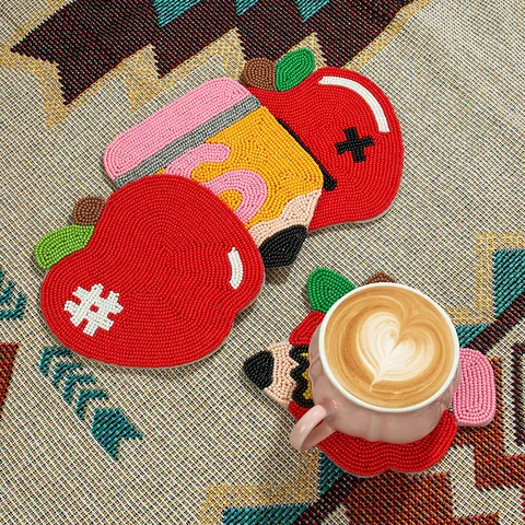 Posavasos de Cuentas de Vidrio Hecho a Mano Forma de Manzana y Lápiz Posavasos de Té Linda Decoración de Mesa