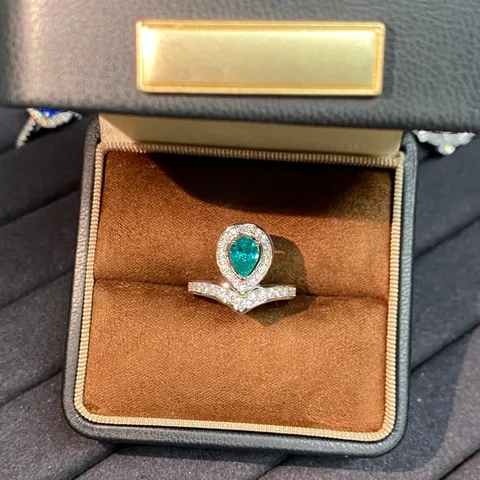 Eleganter S925 Sterlingsilber Ring Laborgezüchteter Paraiba Saphir Tropfen Krone V-Form Strass Ringe Für Damen Schmuck
