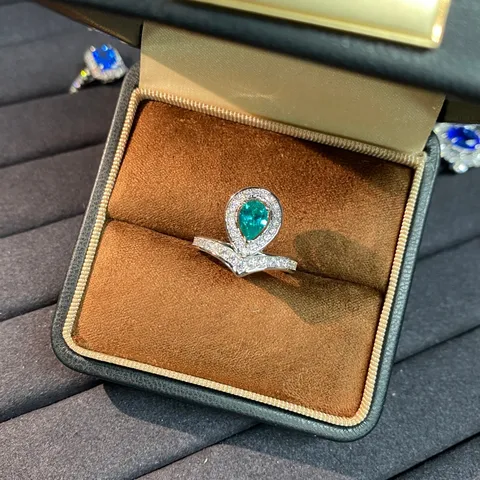 Eleganter S925 Sterlingsilber Ring Laborgezüchteter Paraiba Saphir Tropfen Krone V-Form Strass Ringe Für Damen Schmuck