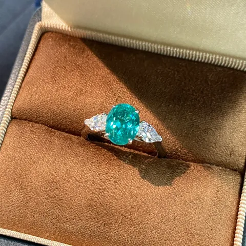 Anillo de Plata de Ley 925 con Topacio Paraiba Creado en Laboratorio Corte Ovalado Tres Piedras Joyería para Mujer