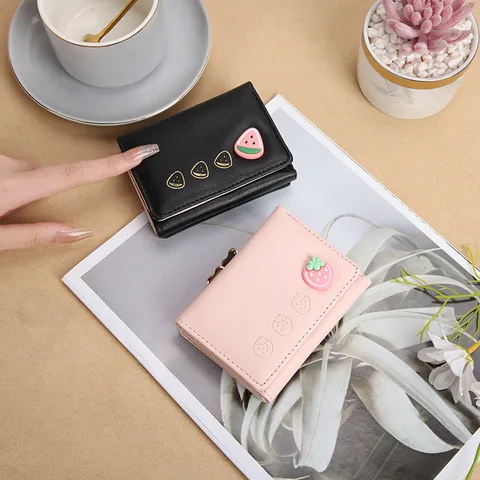 Mignon Portefeuille Court Plie en Trois en Cuir PU pour Femmes Motif de Fruits Bossele Mini Porte-Monnaie Fermoir Crapaud
