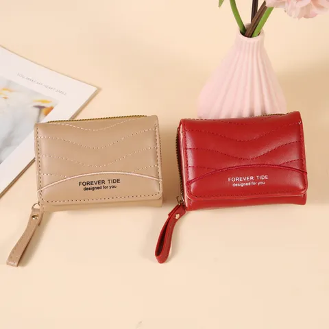 Petit Portefeuille Triplié en Cuir PU Style Coréen pour Femmes Couleur Unie Avec Surpiqûres Pochette à Monnaie Zippée Avec Dragonne