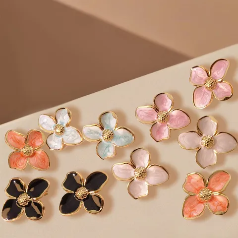 Orecchini a Bottone con Fiore a Quattro Petali in Smalto Vintage Francese Donna Lusso Leggero Design di Nicchia Gioielli in Lega