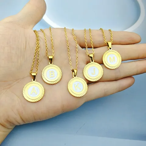 Vintage Acciaio Inossidabile Placcato Oro 18K Tondo Iniziale Lettera Alfabeto Ciondolo Collana Smalto Catena Gioielli