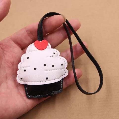 Llavero de Pastel de Cuero Sintético Creativo Accesorio de Bolso Lindo Colgante con Forma de Helado Para Mochila Adorno Colgante Coche