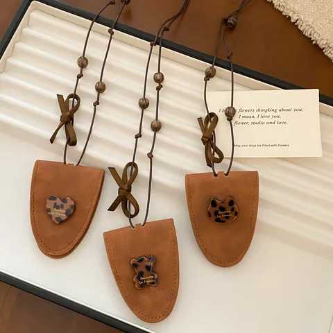 Kunstleder Bär Anhänger Kette Multifunktionaler Brillenclip Pulloverkette Leopard Harz Herz Charm Holzperlen Halskette Für Damen