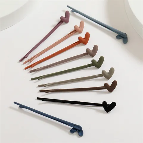 Mignonnes Épingles à Cheveux en Forme de Cœur en Métal Colorées Mat Vernis au Four Frange Barrettes Accessoires de Coiffure pour Enfants Filles Femmes