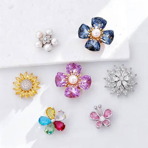 Elegante Koper Zirconia Bloem Brosche Magneetsluiting Vlinder Kunstparel Gesp Anti-Blootstelling Speld Kledingaccessoires