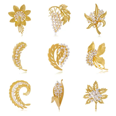 Elegant Gold Plated Alloy Flower Feather Grape Maple Leaf Brooch Pin For Women Men Pearl Rhinestone Clothing Pin Banquet Jewelry