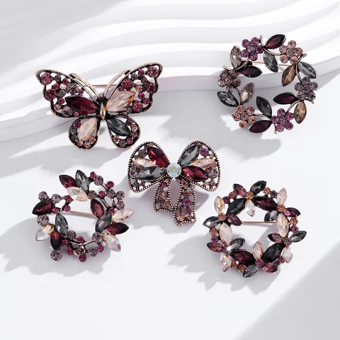 Luxury Vintage Alloy Rhinestone Brooch Pins For Women Flower Butterfly Swan Bowknot Leaf Design Retro Metal Brooches Jewelry