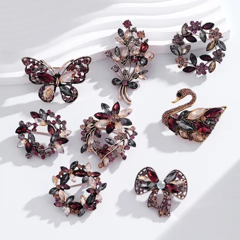Luxury Vintage Alloy Rhinestone Brooch Pins For Women Flower Butterfly Swan Bowknot Leaf Design Retro Metal Brooches Jewelry