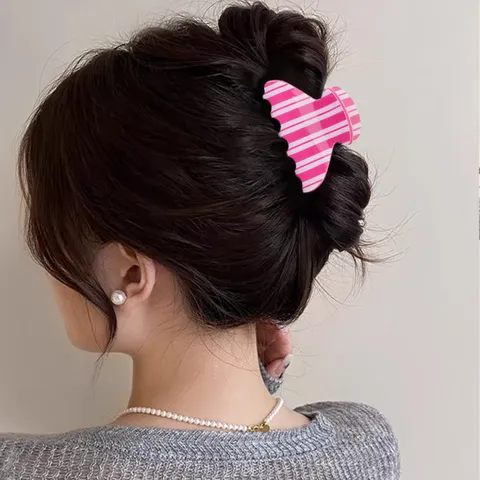 Pince à Cheveux à Rayures en PVC Taille Moyenne Demi-Ronde Shark Clip Pince à Cheveux Élégante pour Femmes Accessoires de Coiffure Quotidiens