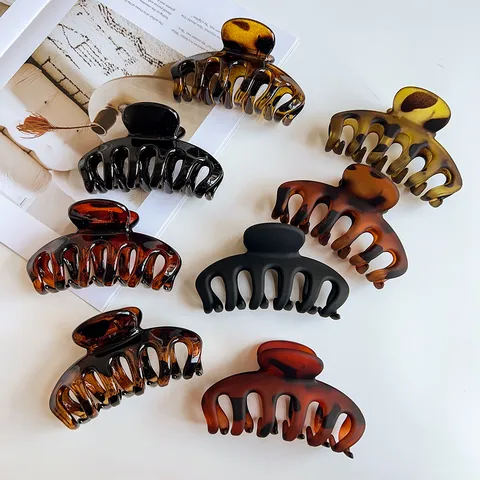 Large Hair Claw Clip Elegant Amber Leopard Tortoiseshell PC Material Shark Clip For Women Matte Glossy Finish Hair Accessory