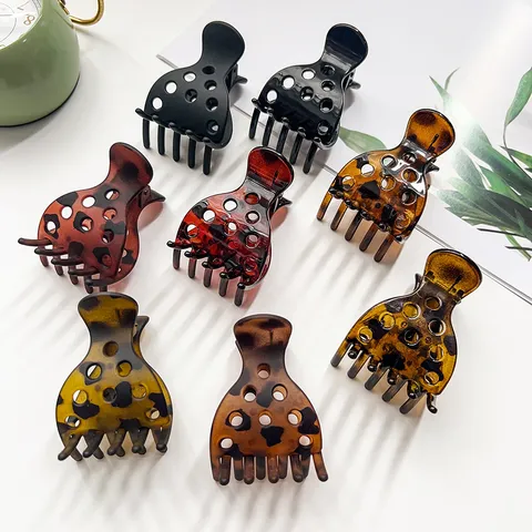 Premium PC Strawberry Hair Claw Leopard Tortoiseshell Pattern Hair Clip Hollow Out Big Size Shark Clip For Women Daily Accessories