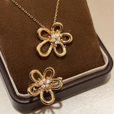 Copper Zirconia Hollow Flower Open Ring Minimalist Fashion Gold Floral Brooch Necklace For Women Adjustable Finger Ring Jewelry