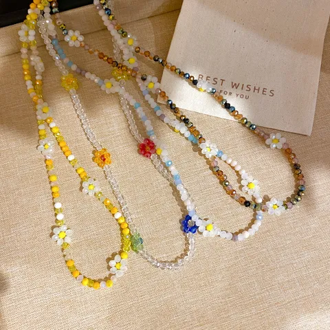 Handmade Multicolor Glass Beaded Flower Necklace For Women Elegant Crystal Daisy Pendant Clavicle Chain Sweet Vacation Jewelry