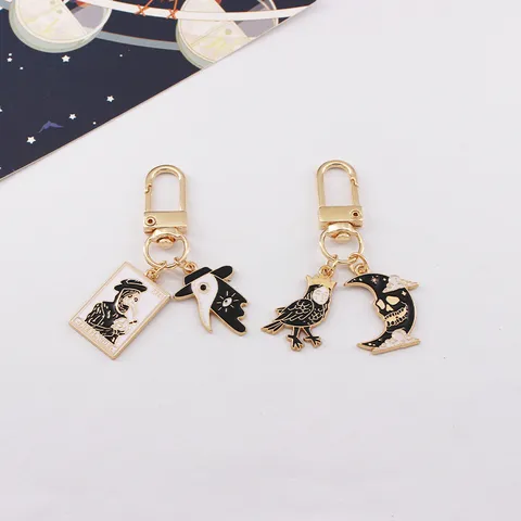 Punk Halloween Plague Doctor Keychain Gothic Alloy Enamel Crow Tarot Skull Bag Charm Unisex Retro Car Key Accessory