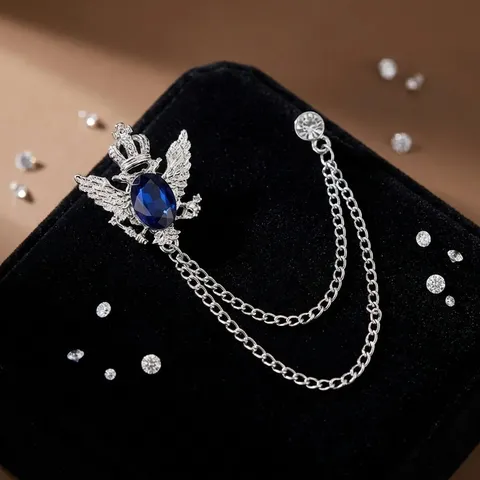 Spilla da Giacca in Stile Britannico Vintage in Lega con Strass Aquila Corona Distintivo Spilla Scudo Reale di Lusso Catena a Frange per Donna Uomo Gioielli
