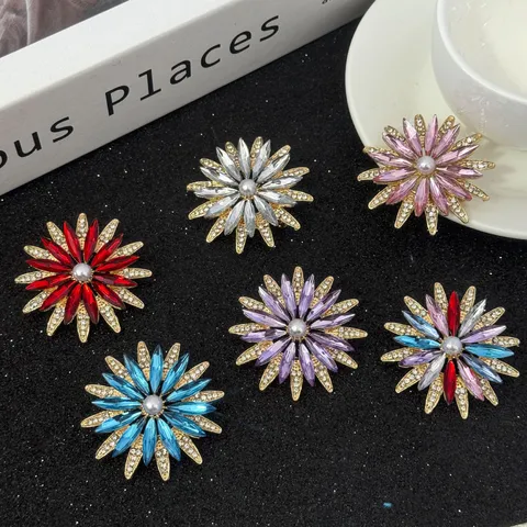 Elegant Snowflake Brooch For Women Alloy Rhinestone Artificial Pearl Floral Corsage Pin For Suit Coat Luxury Clothing Accessory
