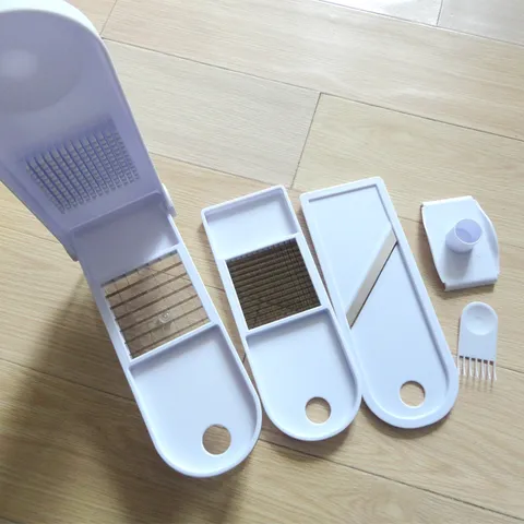 Tagliaverdure Multifunzionale Tritatutto da Cucina Grattugia per Patate Lama in Acciaio Inossidabile Utensile