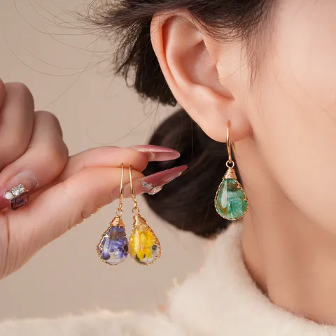 Bohemian Resin Flower Teardrop Earrings Vintage Handmade Dried Flower Dangle Earrings For Women Gold Plated Alloy Niche Fashion Jewelry