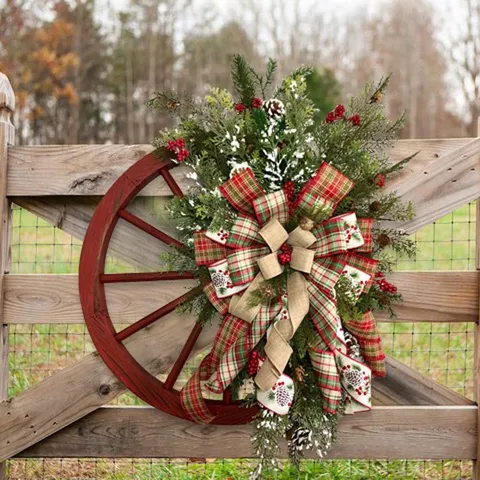 Rustikaler Weihnachts Wagenrad Kranz Handgefertigter Holz Türbehang Dekoration Mit Karierter Schleife Tannenzapfen Künstlichen Tannennadeln Roten Beeren Für Feiertags Haus Wand Deko