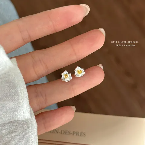 Minimalistische 999 Reines Silber Kamelie Ohrstecker Gold Staubblätter Blume Ohr Knochen Nägel Trendy Ins Kleine Menge Tägliche Vielseitige Damen Ohrringe Schmuck