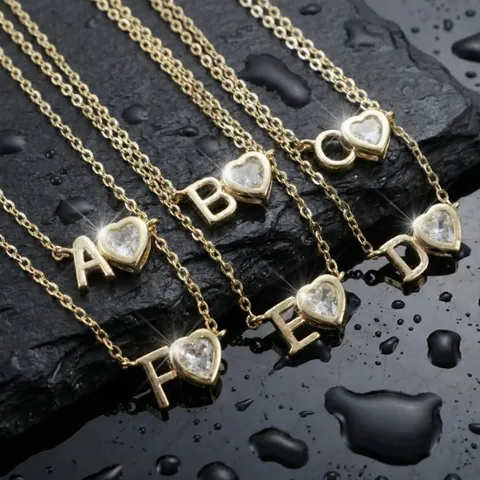 Collana con Ciondolo a Cuore 26 Lettere Inglesi Personalizzata Moda Gioielli in Rame con Strass per Donna Collana con Ciondolo a Cuore Placcata Oro Gioielli Quotidiani