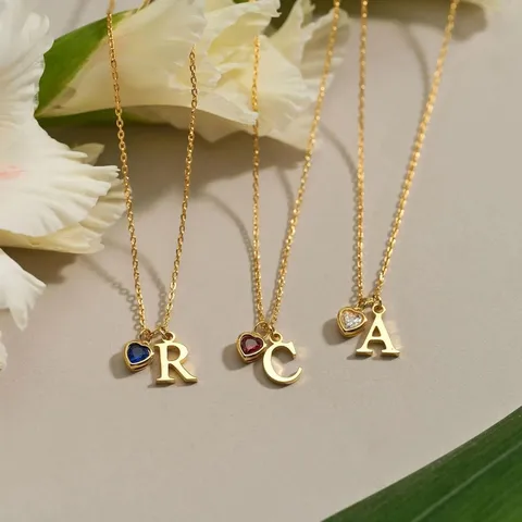 Collana in Acciaio Inossidabile con Cuore e Pietra Portafortuna Placcata in Oro con Pendente a Cuore e Iniziale in Strass per Donna