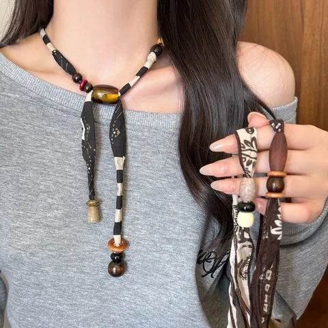 Vintage Scarf Necklace Silk Fabric Patchwork Wooden Beads Acrylic Heart Pendant Necklace Long Chain Fashion Sweater Neck Ornament Jewelry For Women