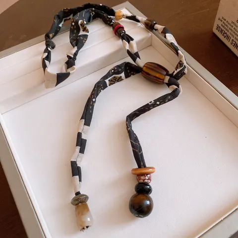 Vintage Paisley Stoff Anhänger Halskette Für Damen Acryl Holz Perle Leichter Luxus Stil Verstellbare Schal Choker Mode Schmuck