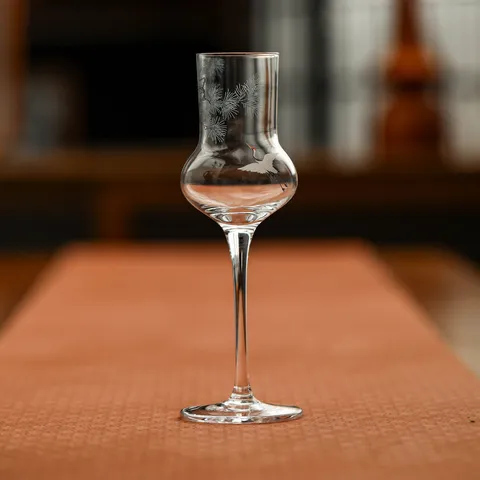 Traditional Chinese Goblet Glass Tea Cup Premium Clear Glassware Engraved Pine Crane Design Elegant Drinking Stemware For Loose Leaf Green Tea Tasting Gift