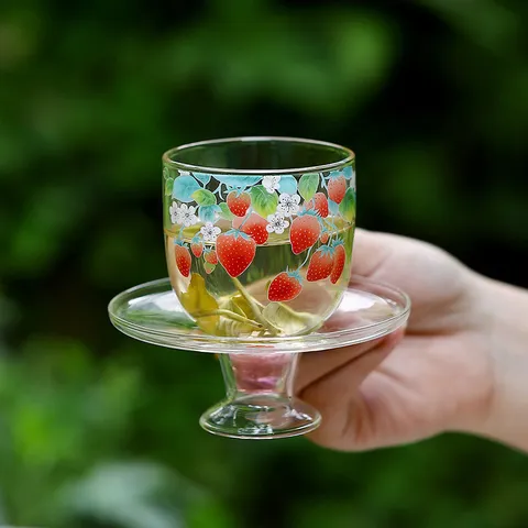 Juego de Tazas de Té de Vidrio de Borosilicato con Patrón de Fresa Estilo Song Vidrio Resistente al Calor con Platillo