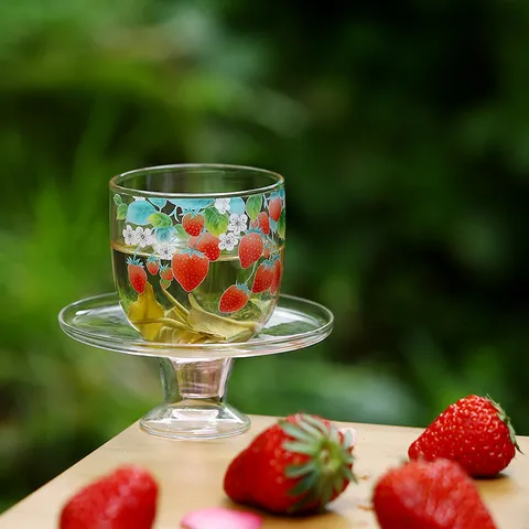 Juego de Tazas de Té de Vidrio de Borosilicato con Patrón de Fresa Estilo Song Vidrio Resistente al Calor con Platillo