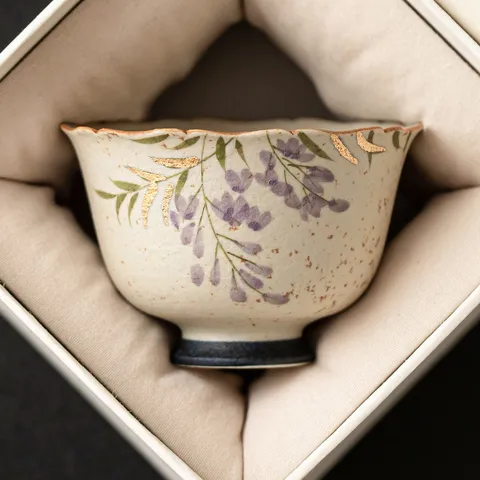 Hand-Painted Wisteria Porcelain Teacup Gilded Ceramic Kung Fu Tea Master Cup Anti-Scalding Petal-Shaped Wine Cup Home Tea Set Tasting Tasting Cup