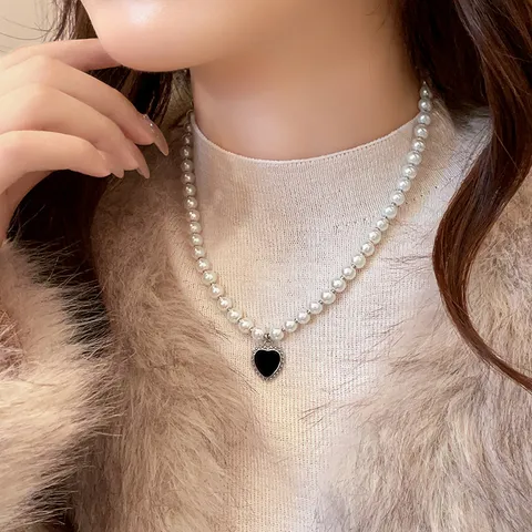 French Vintage Style Artificial Pearl Necklace Women Elegant Heart Pendant Collar Chain Fashion Jewelry Gift