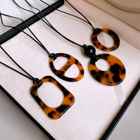 Retro Resin Hollow Leopard Print Sweater Chain Fashion Maillard Pendant Necklace For Women Jewelry