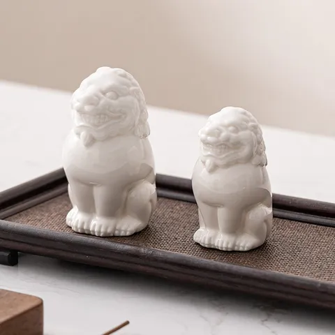 Tradizionale Leone Cinese in Ceramica Bianca Ornamento Tea Pet Accessorio Set da Tè Gongfu Porta Coperchio Teiera Decorazione Zen