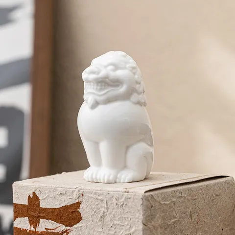 Tradizionale Leone Cinese in Ceramica Bianca Ornamento Tea Pet Accessorio Set da Tè Gongfu Porta Coperchio Teiera Decorazione Zen