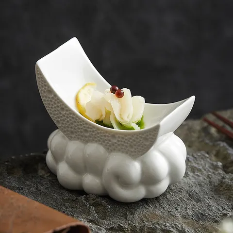 Plat en Croissant en Céramique Minimaliste Nordique Avec Base en Nuage Assiette Créative en Porcelaine Blanche pour Restaurant d'Hôtel