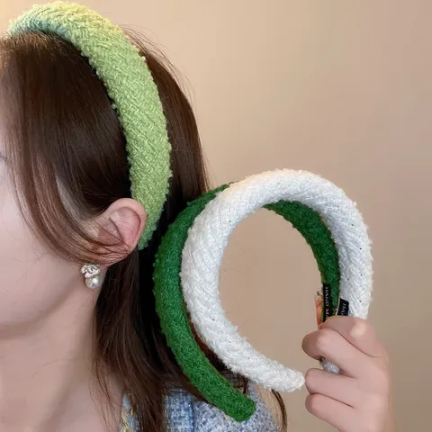 Serre Tête Tressé en Peluche Rétro Bandeau avec Strass et Perles Artificielles Accessoires de Cheveux pour Femmes Cadeau