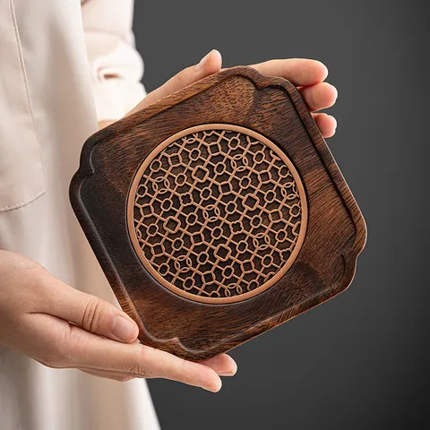 Plateau à Thé en Bois de Noyer Résistant à la Chaleur Incrustation Creuse en Alliage de Zinc Dessous de Plat pour Théière Tasse Style Chinois Traditionnel