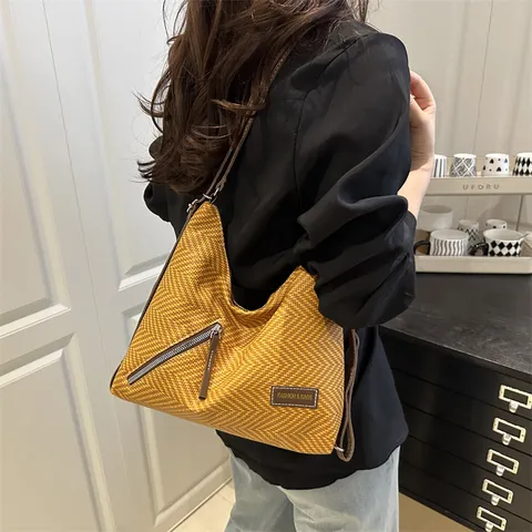 Women Woven Hobo Crossbody Bag Chevron Pattern Stylish Casual Shoulder Bag Daily Commuting Handbag