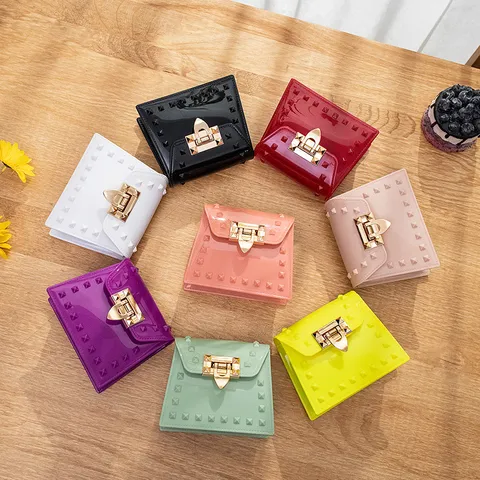 Damen Mode PVC Jelly Mini Quadratische Tasche Mit Gold Nieten Und Kettengurt Kleine Umhängetasche Trendige Einfarbige Handtasche