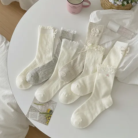 Damen JK Stil Spitzenbesatz Baumwolle Wadenhohe Socken Japanische Lolita Balletcore Schleife Crew Socken Sommer Süße Atmungsaktive Mode Strümpfe