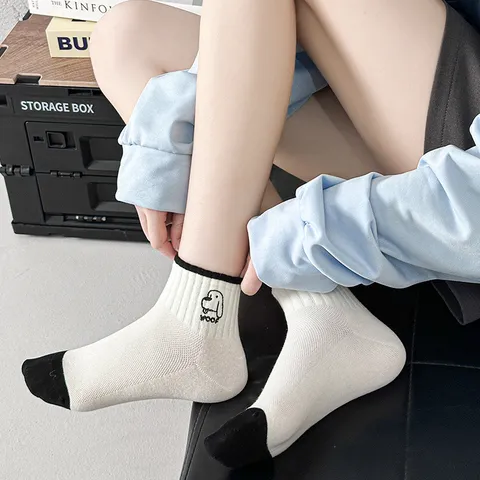 Chaussettes Courtes Mignonnes pour Femmes Broderie Chiot Dessin Animé Chaussettes de Cheville Fines en Mélange de Coton Tendance Ins Douces