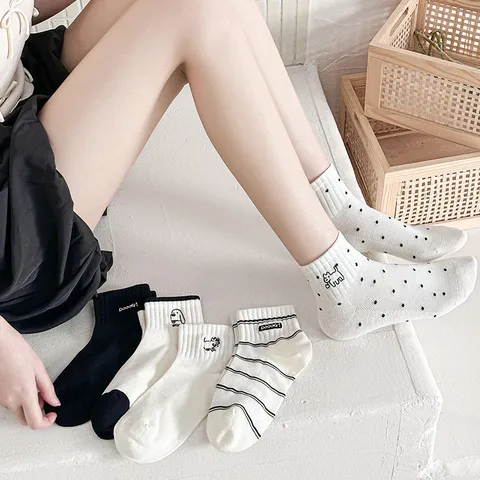 Chaussettes Courtes Mignonnes pour Femmes Broderie Chiot Dessin Animé Chaussettes de Cheville Fines en Mélange de Coton Tendance Ins Douces
