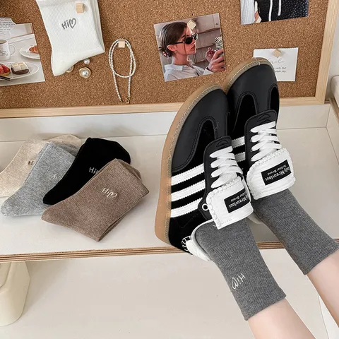 Minimalistische Baumwolle Socken Für Damen Gestickt Herz Buchstabe Gerippt Casual Schule Preppy-Stil Einfarbig Warme Stricksocken