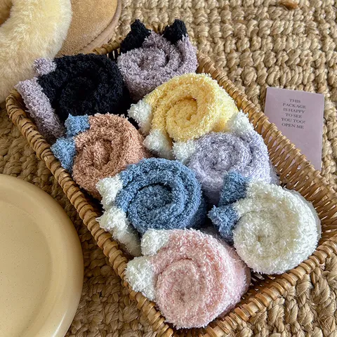 Damen Winter Korallenfleece Socken Dicke Warme Flauschige Schlafsohlen Anti-Rutsch Punktkleber Kurzschaft Boden Socken