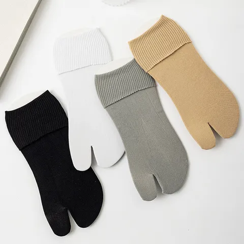 Women's Solid Color Split Toe Crew Socks Cotton Breathable Casual Two Toe Tabi Socks For Spring And Summer